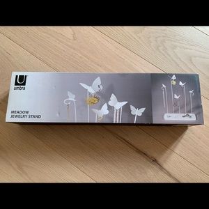 Umbra jewelry organizer